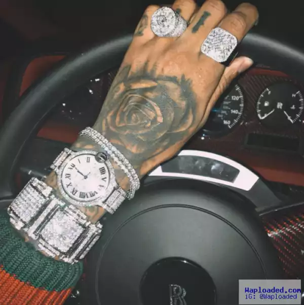 Tyga shows off his diamond jewelry on IG